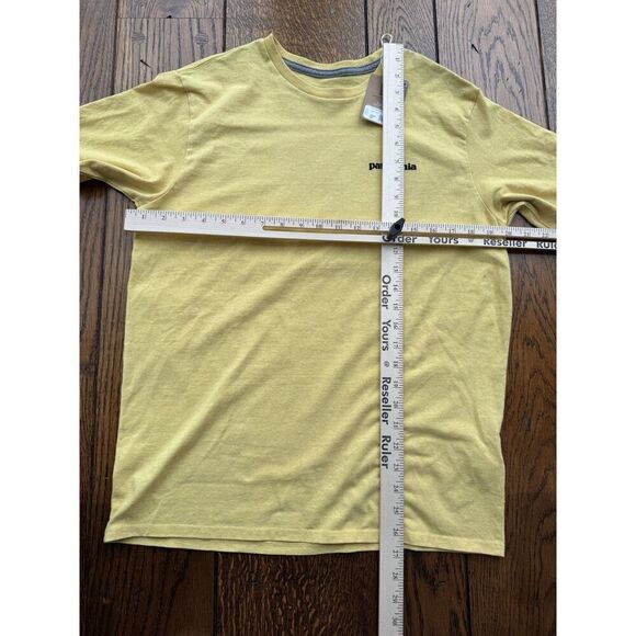 Patagonia P-6 Logo Responsibili-Tee Mens Size Small T-Shirt Milled Yellow NWT - Picture 5 of 7